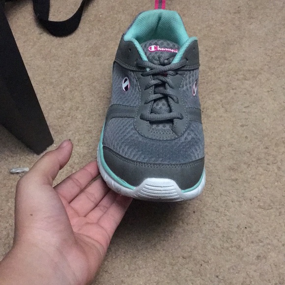 I’m selling champion running shoes - Picture 3 of 4